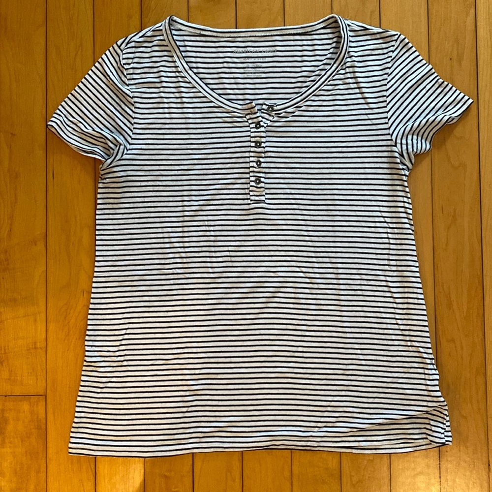 Stripped soft shirt from American Eagle. Size XS (but stretchy material).